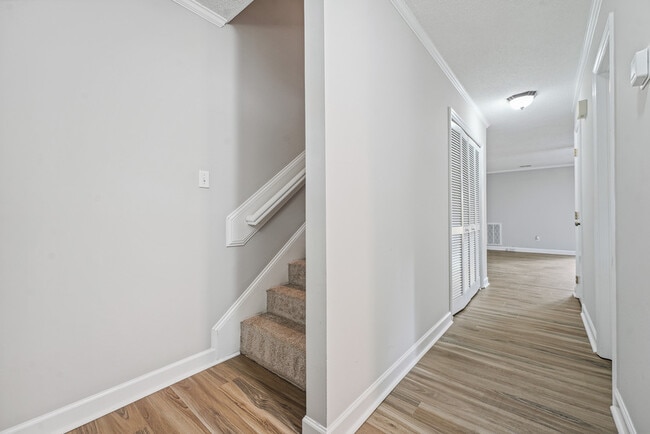 Building Photo - 646 Middleton Ave