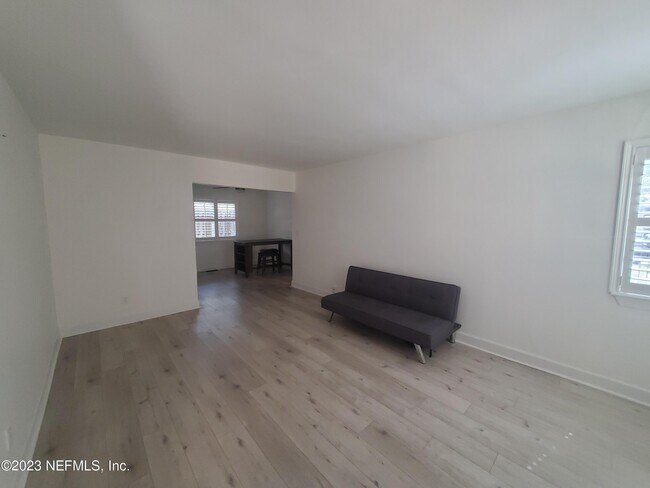 Foto del edificio - 2159 Riverside Ave