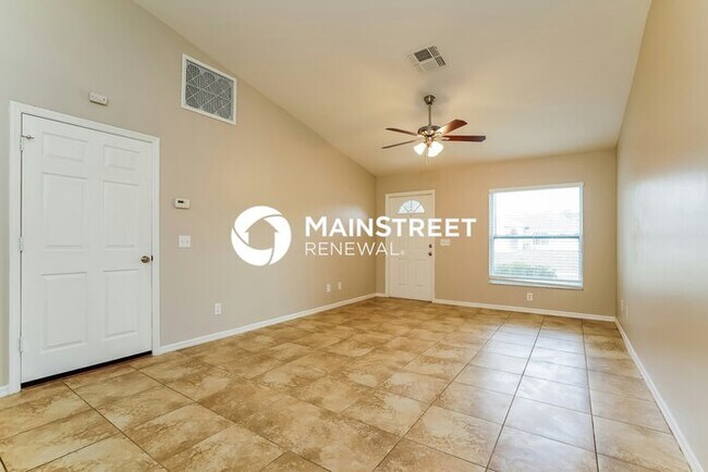 Building Photo - 3 Bedroom Pet-Friendly Home in lehigh acres, FL with Main Street Renewal