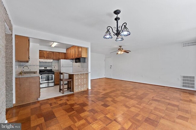 Building Photo - 4420 Briarwood Ct N