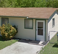 Building Photo - 907-909 JR Ct