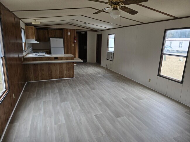 Foto del edificio - 472 Ruben Wells Rd