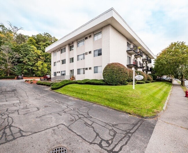 Building Photo - 250 Nesmith St