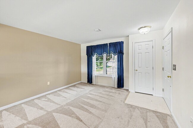 Foto del edificio - 136 Hiddenwood Dr