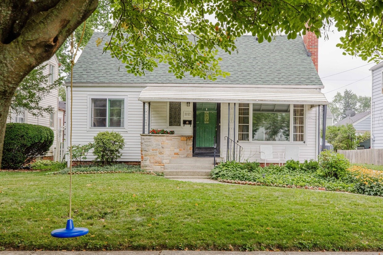 Primary Photo - Beautiful four bedroom home avaulable for ...