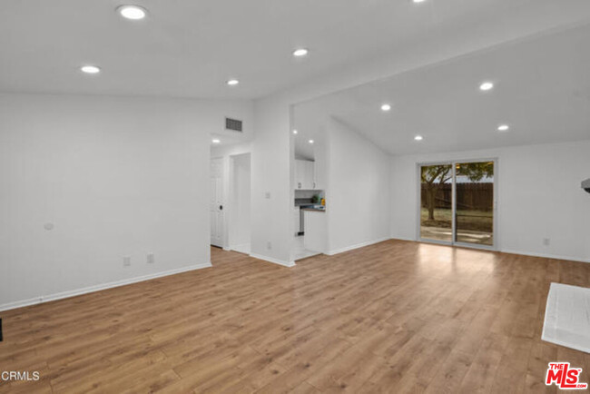 Building Photo - 27221 Hidaway Ave