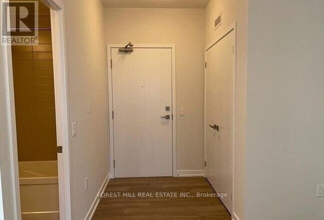 Building Photo - 4055-4055 Parkside Village Dr