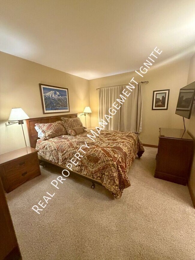 Foto del edificio - 19717 SW Mount Bachelor Dr