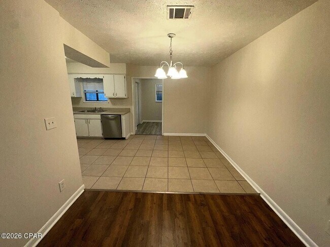 Building Photo - 3910 Venetian Cir