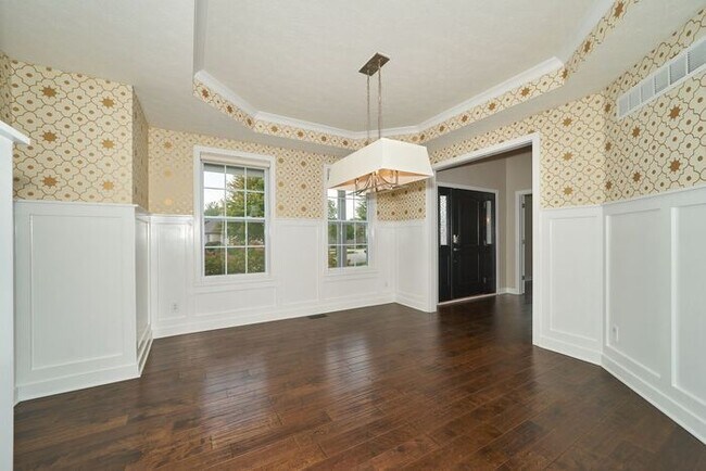 Foto del edificio - Beautiful 5 Bedroom With Finished Basement in Fishers