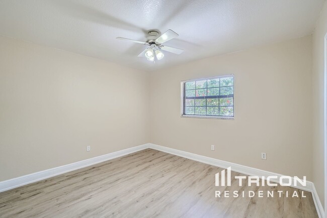 Building Photo - 321 Hollow Tree Drive Seffner FL