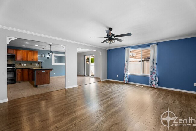 Building Photo - HALF OFF 2ND MONTHS RENT! Fully Updated 4 ...