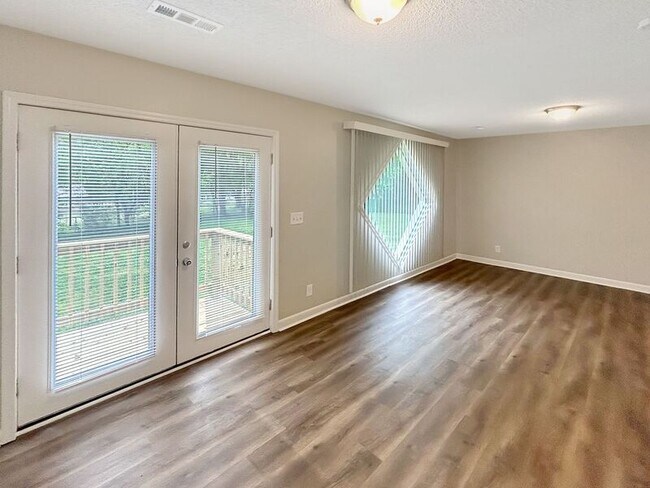 Foto del edificio - 106 Greenwood Cir