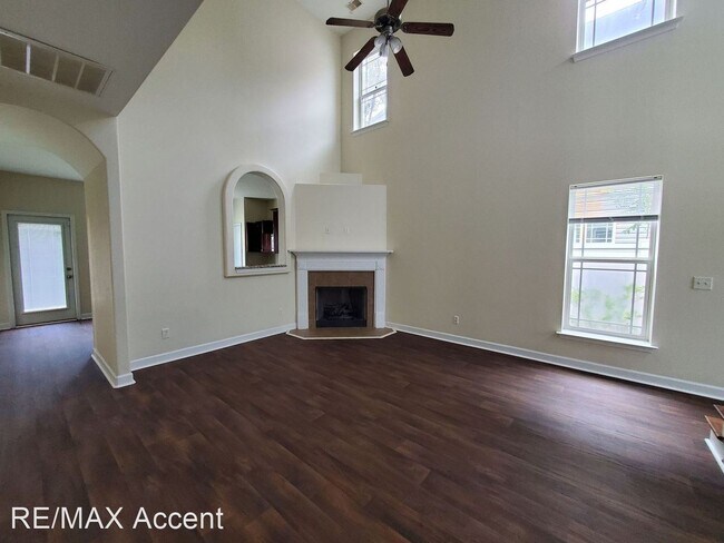 Foto del edificio - 5 br, 2.5 bath House - 60 Summer Hill Court