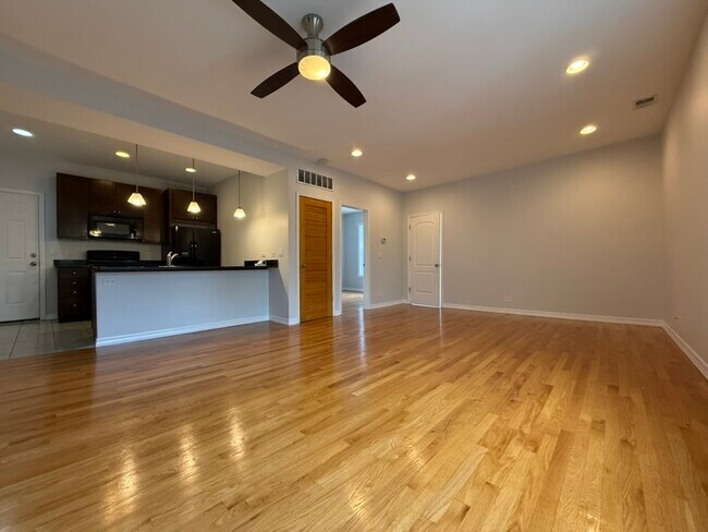 Foto del edificio - 2648 N Kildare Ave