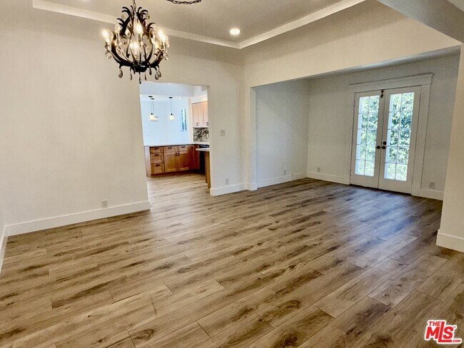 Foto del edificio - 641 N Martel Ave
