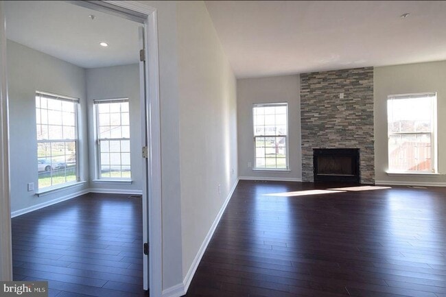 Foto del edificio - 14900 Dennington Dr