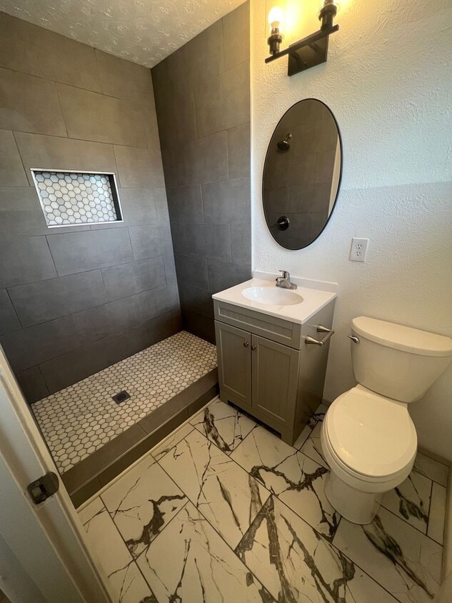 Foto principal - Pre Leasing for Fall 2026! Remodeled 3/2 near LCU!