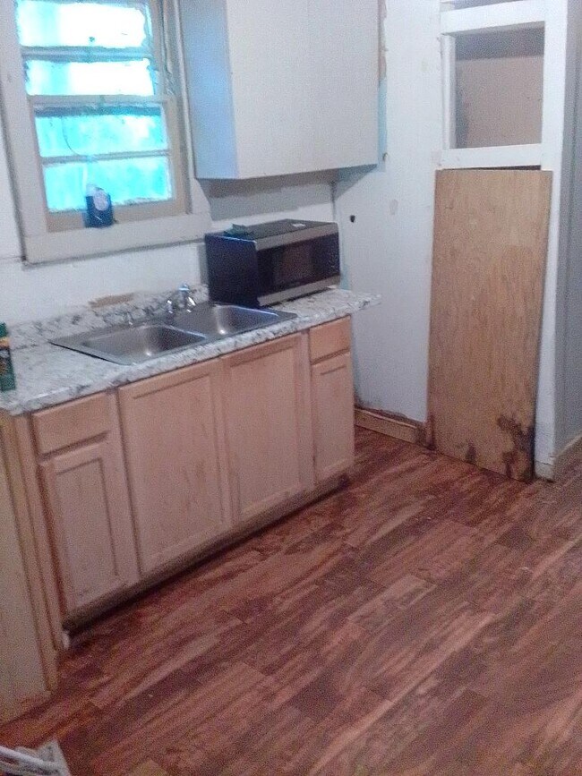 Building Photo - 216 Clyburn St