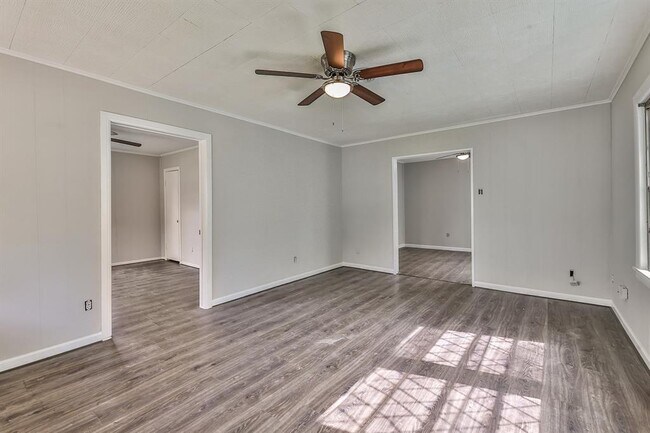 Building Photo - 3446 Mt Pleasant St