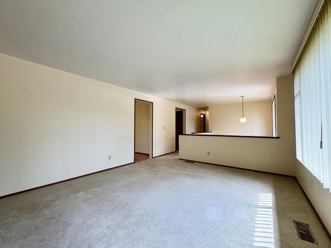 Building Photo - Bellevue Home