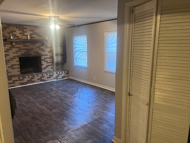 Foto del edificio - 2206 Glen Iris Rd NW