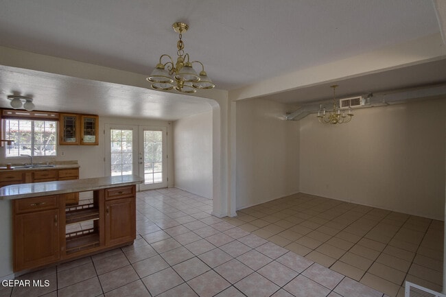 Building Photo - 5729 Waldorf Dr