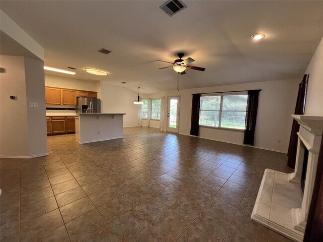 Building Photo - 3305 Silkgrass Bend