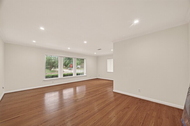 Foto del edificio - 5666 Overbrook Ln