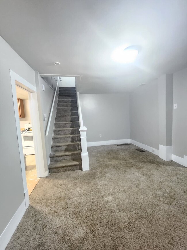 Building Photo - 778 W Main St