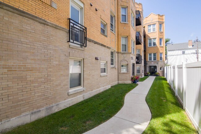 Foto del edificio - 3510 W Cortland St