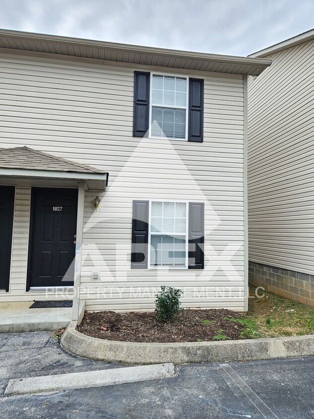 MOVE-IN SPECIAL,NO RENT TIL JUNE 1ST! - Nice 2 Bd | 1.5 Ba Townhouse in West Knox Condo Community! - MOVE-IN SPECIAL,NO RENT TIL JUNE 1ST! - Nice 2 Bd | 1.5 Ba Townhouse in West Knox Condo Community!