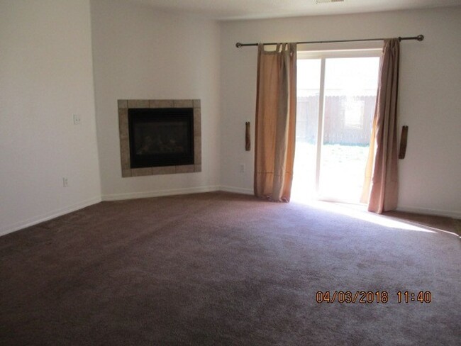 Building Photo - 3 bedroom 2 bath Twin Home - Pets considered!