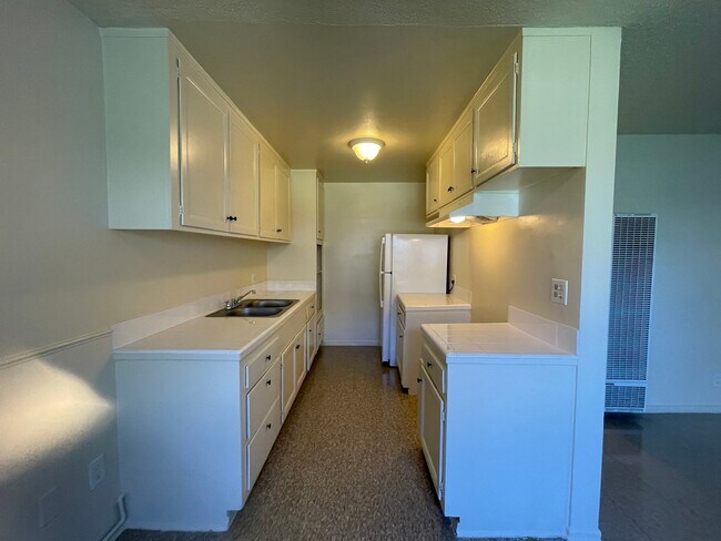 Foto del edificio - 1302 E Kingsley Ave