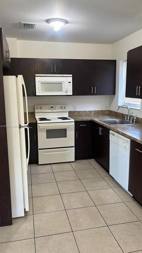 Foto principal - 1642 NW 14th St
