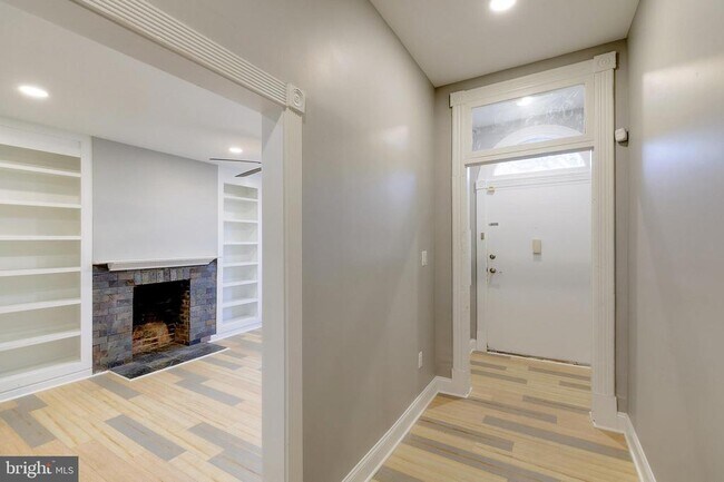 Foto del edificio - 1393 F St NE