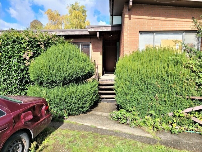 Building Photo - 1499 S Columbian Way