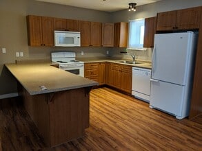 Building Photo - 1828-1884 84 Ave