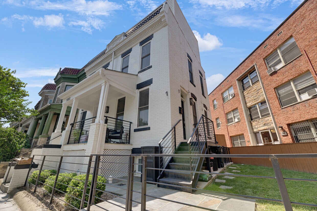 Foto principal - 1006 Monroe St NW