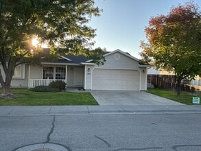 Building Photo - 1765 Challis Dr