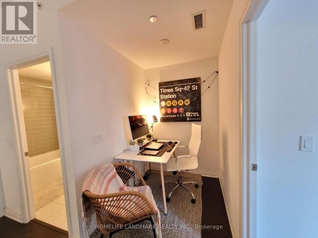 Building Photo - 8 Mercer St