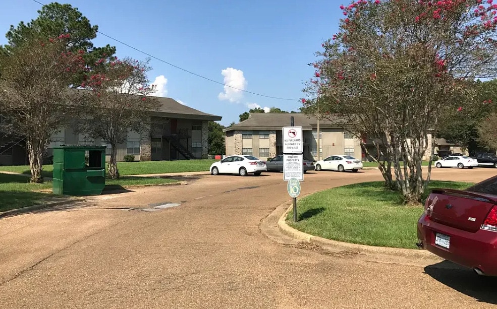 Building Photo - Riverbreeze Manor Apartments