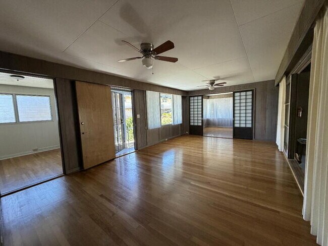 Foto del edificio - To register for the showing time below, note the 4 digit code: 6017 and click "APPLY NOW."(mobile...