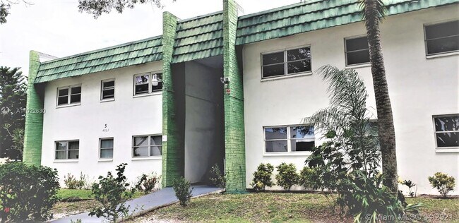 Building Photo - 4821 NW 22nd Ct