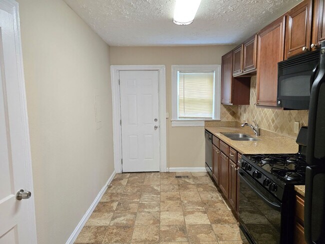 Foto del edificio - 583 Colonial Cir SE