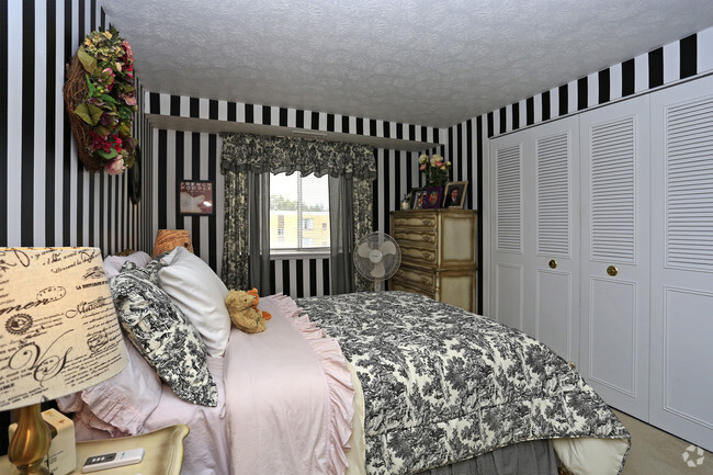 Bedroom - Ridgewood House