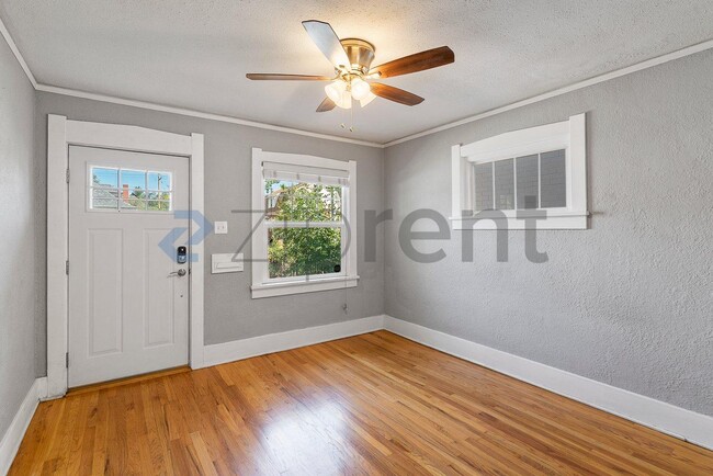 Building Photo - Unit