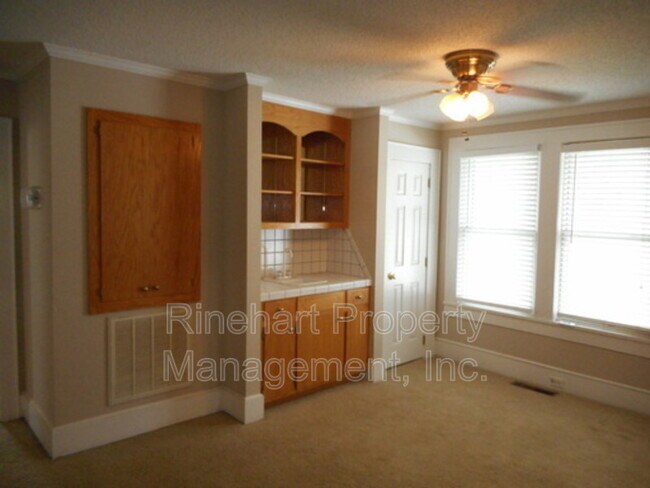 Building Photo - 1024 Park Ave Ext