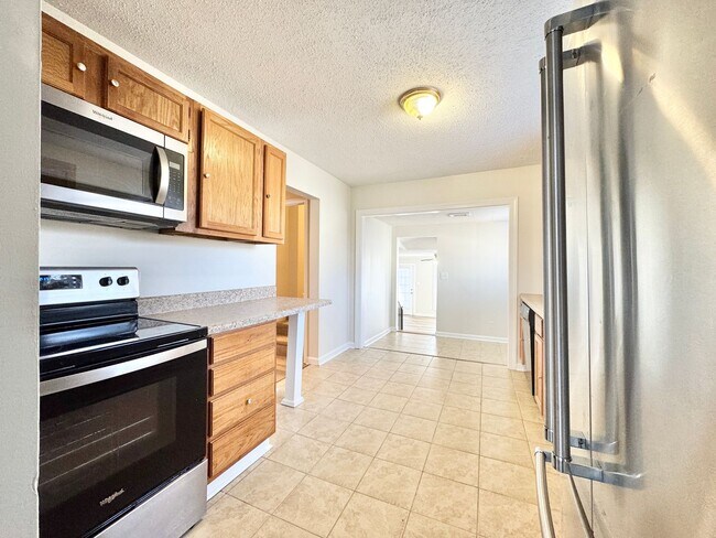 Foto del edificio - Spacious 4 Bedroom Located in Garden Homes