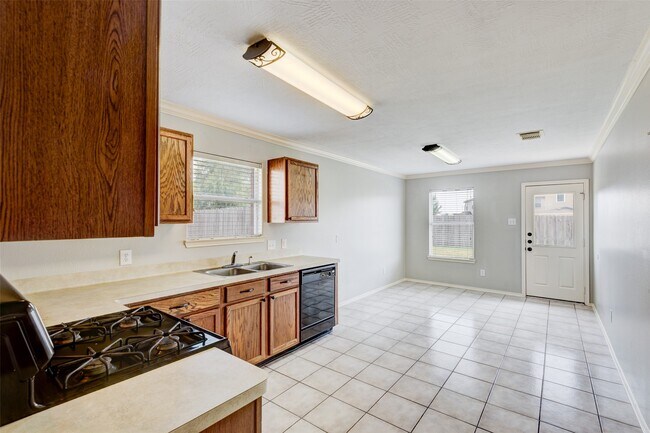 Foto del edificio - 6607 Springfield Garden Ln